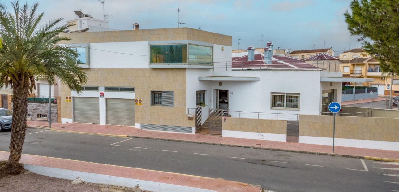 Herverkoop - Detached Villa -
Rojales - Rojales - Village