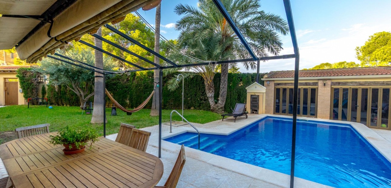 Sale - Detached Villa -
Torrevieja - Los Balcones