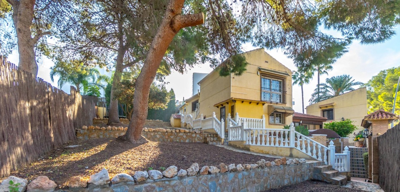 Sale - Detached Villa -
Torrevieja - Los Balcones