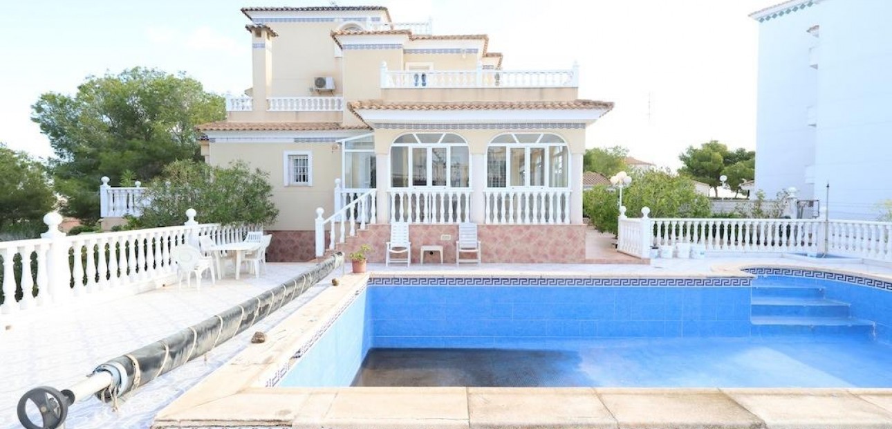 Venta - Villa -
Orihuela Costa - Villamartín-Las Filipinas