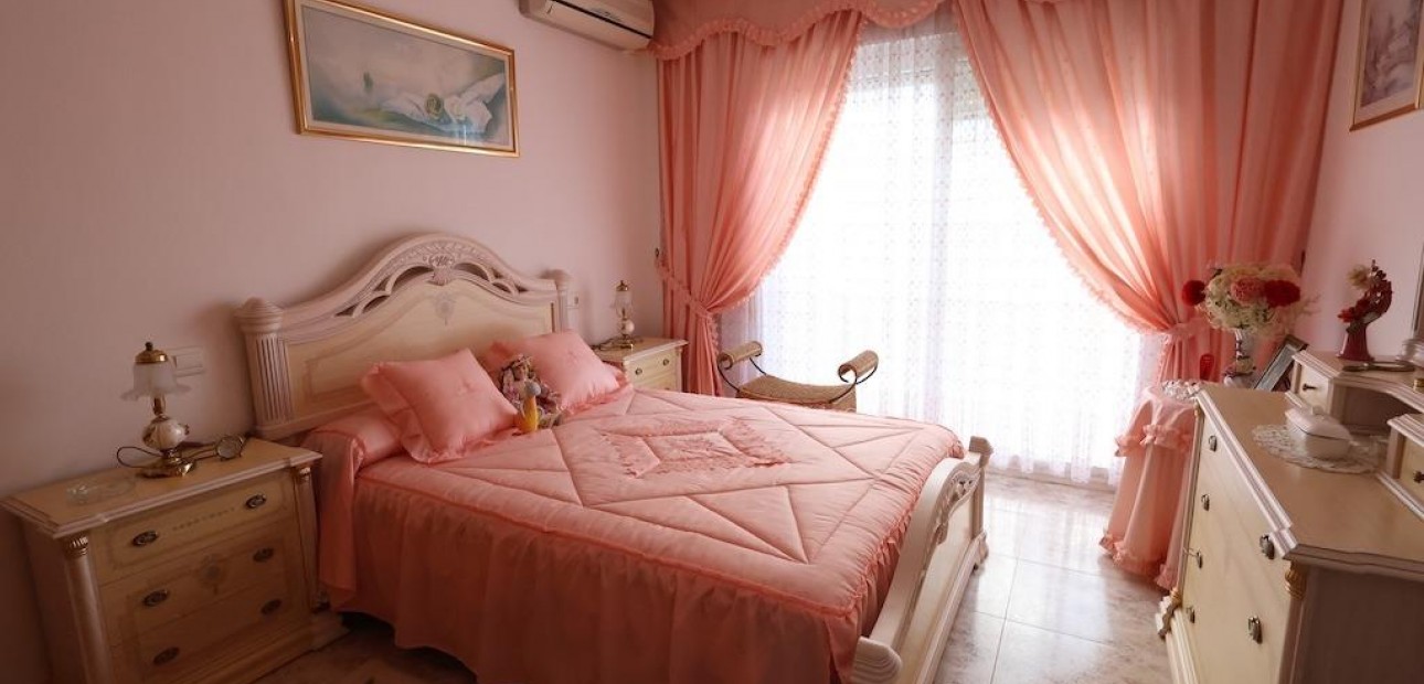 Venta - Villa -
Orihuela Costa - Villamartín-Las Filipinas