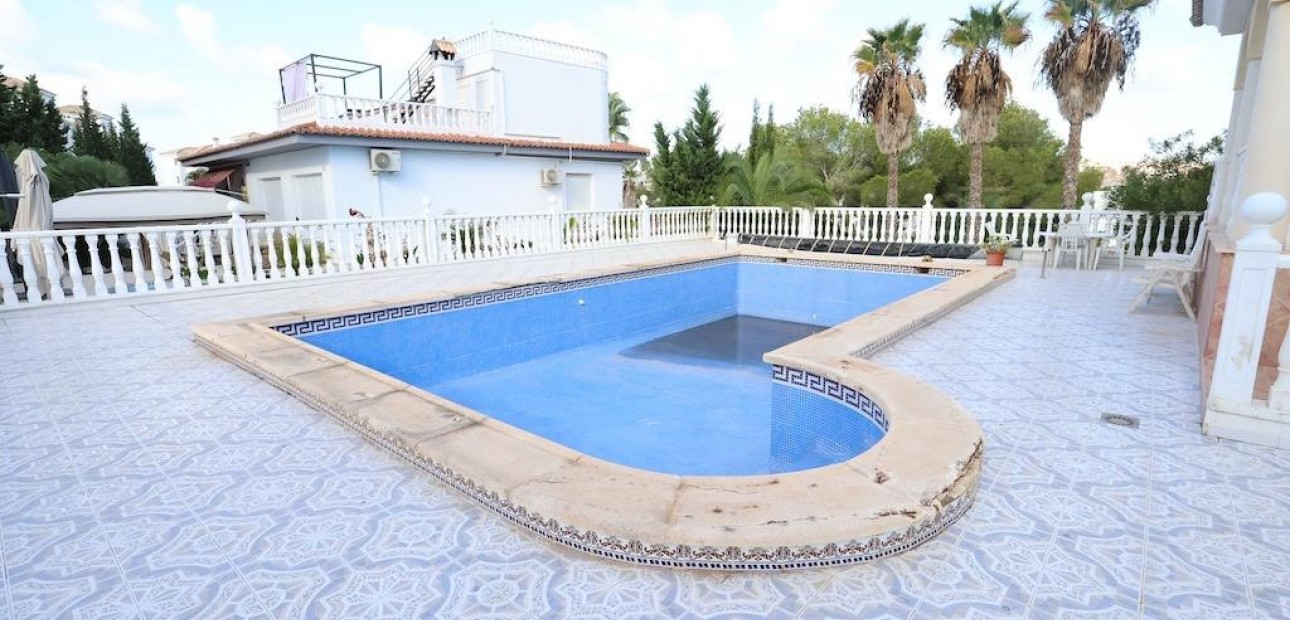 Venta - Villa -
Orihuela Costa - Villamartín-Las Filipinas