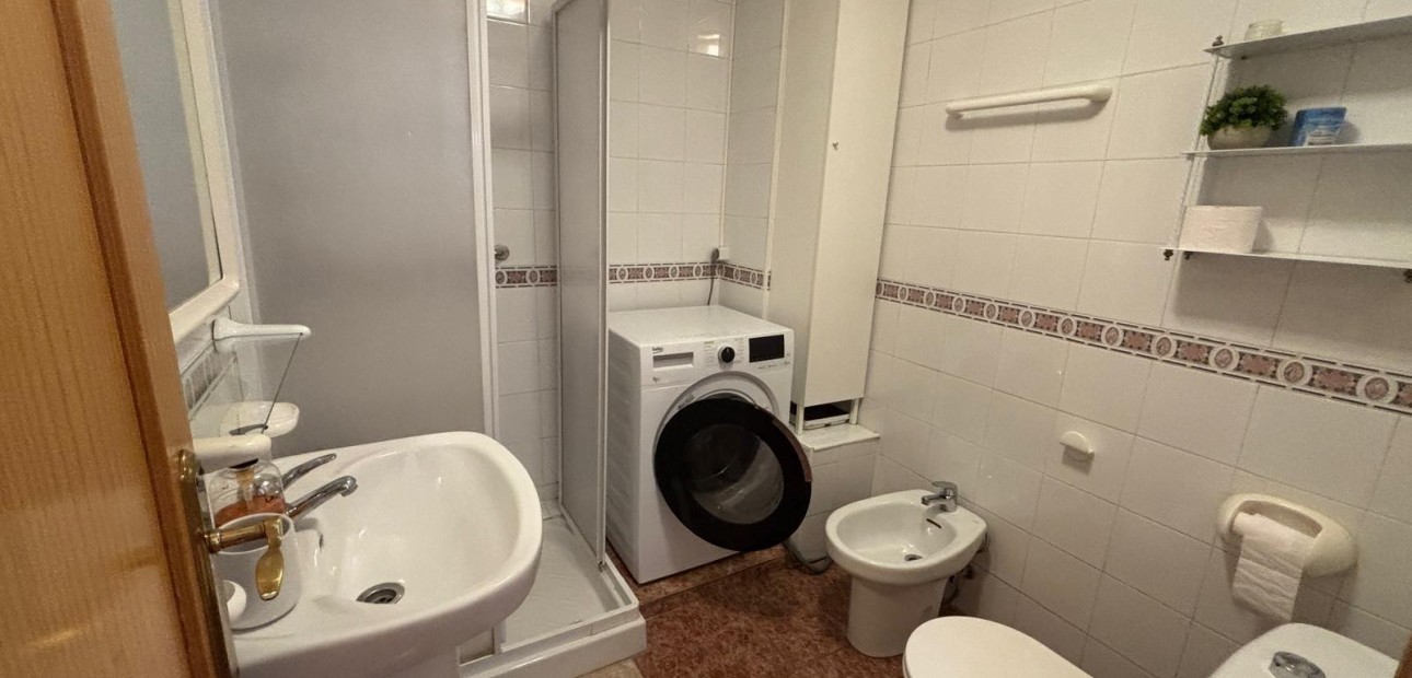 Venta - Apartamento / piso -
Torrevieja - Centro