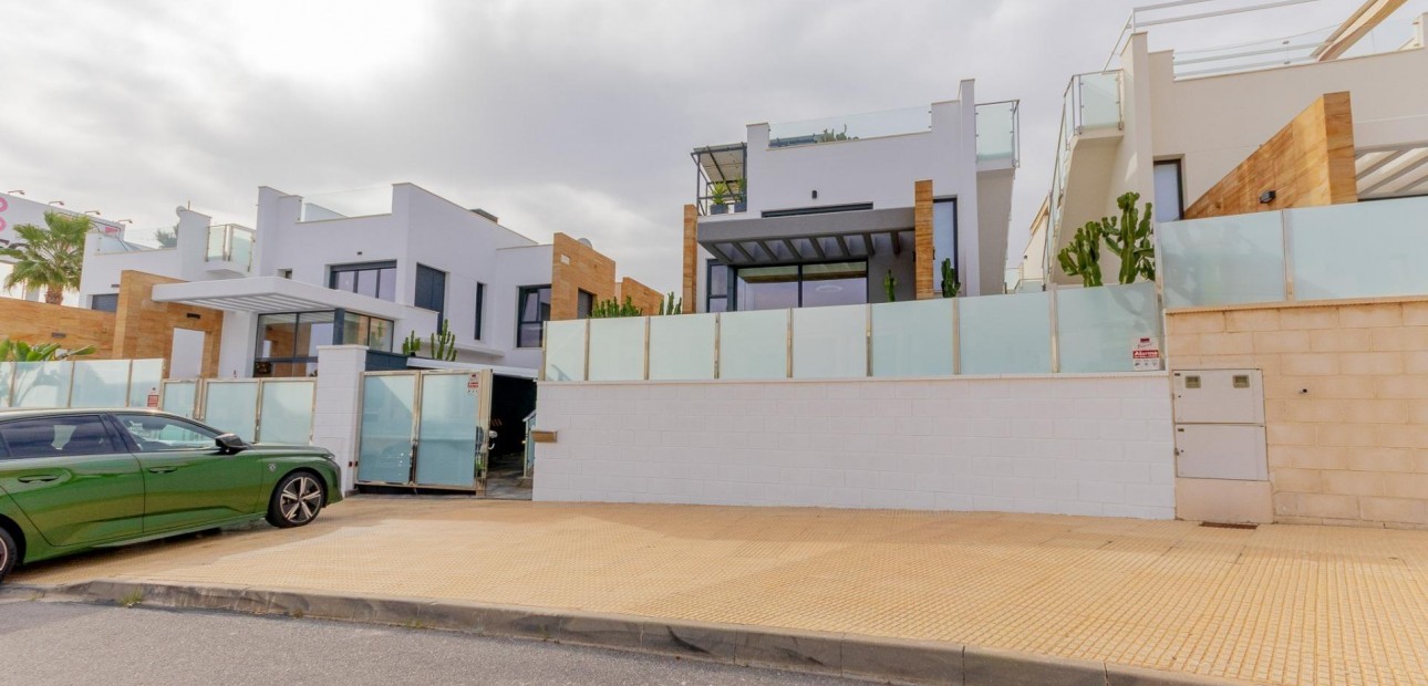 Venta - Villa -
Orihuela Costa - Lomas de Cabo Roig