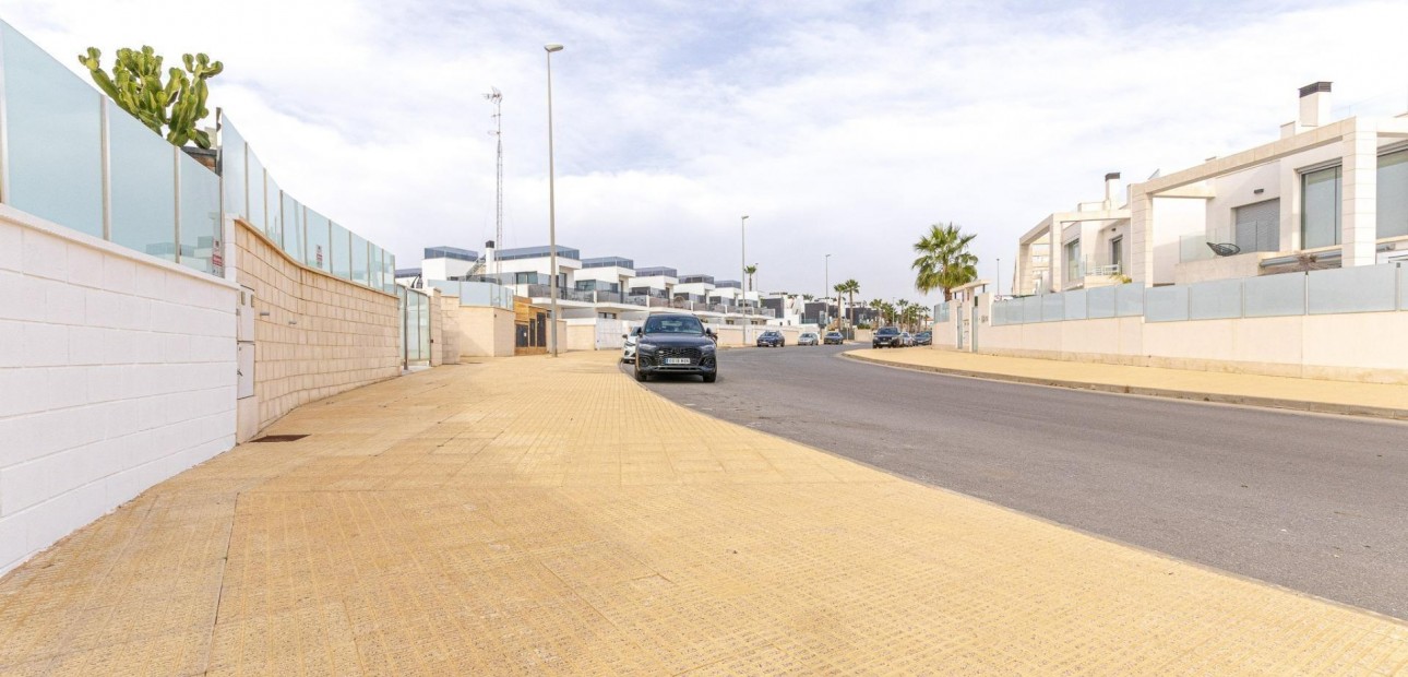 Venta - Villa -
Orihuela Costa - Lomas de Cabo Roig