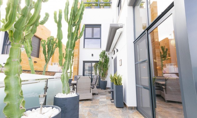 Venta - Villa -
Orihuela Costa - Lomas de Cabo Roig