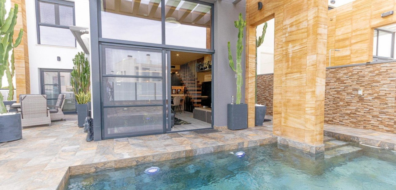 Venta - Villa -
Orihuela Costa - Lomas de Cabo Roig