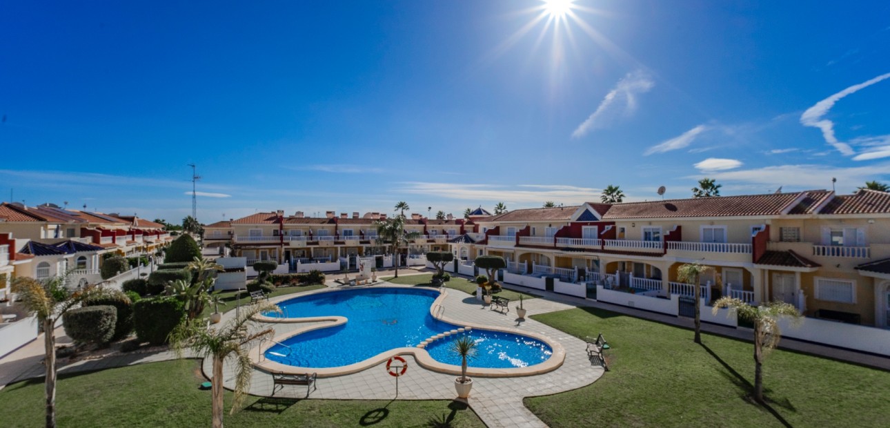 Venta - Adosado -
Ciudad Quesada - Lo Marabu