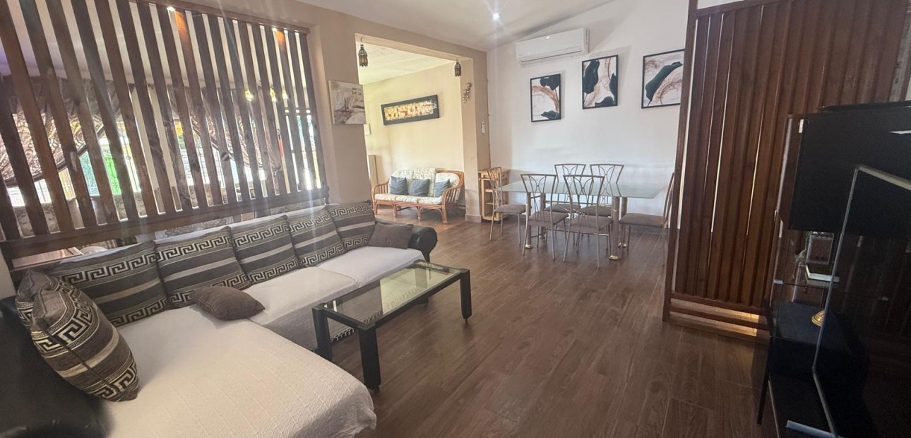 Sale - Villa -
Orihuela Costa - Playa Flamenca Norte