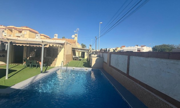 Sale - Villa -
Orihuela Costa - Playa Flamenca Norte