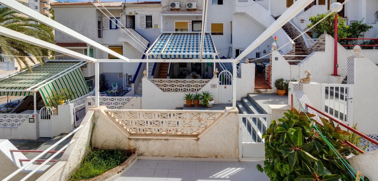 Sale - Bungalow -
Torrevieja - La Mata