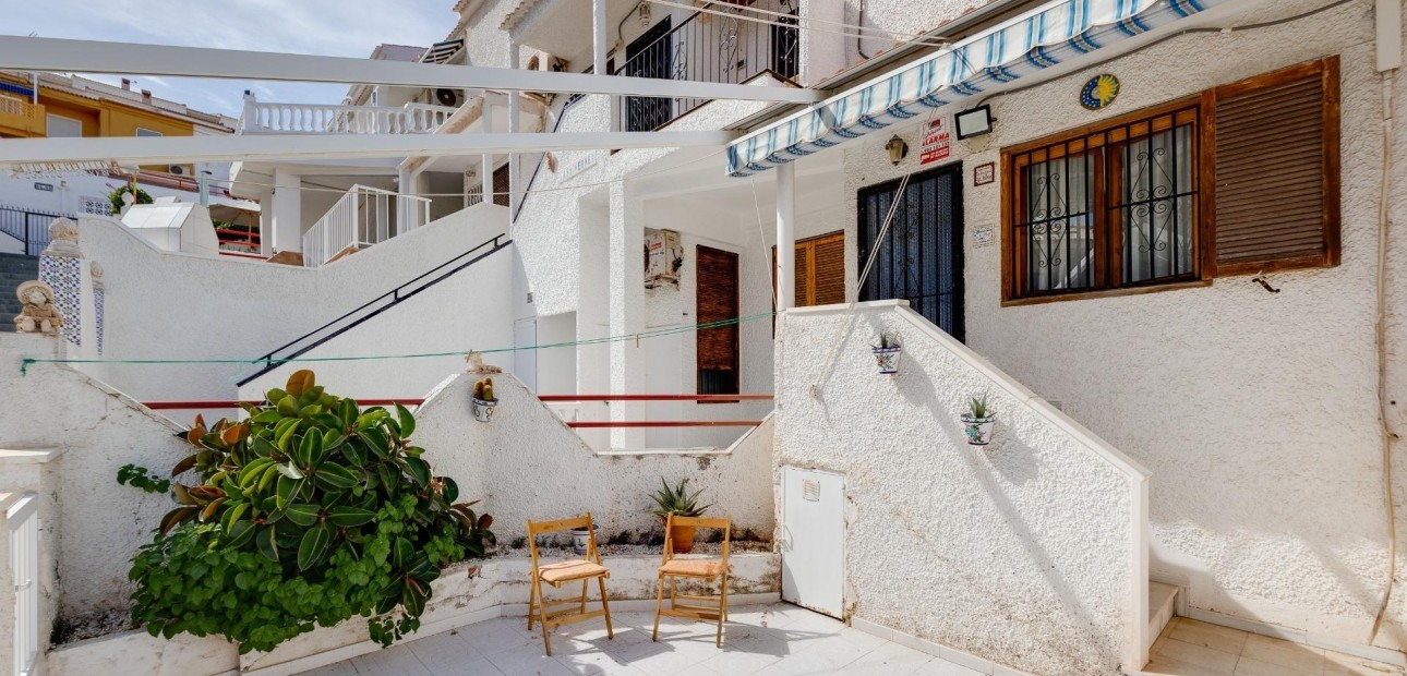 Sale - Bungalow -
Torrevieja - La Mata