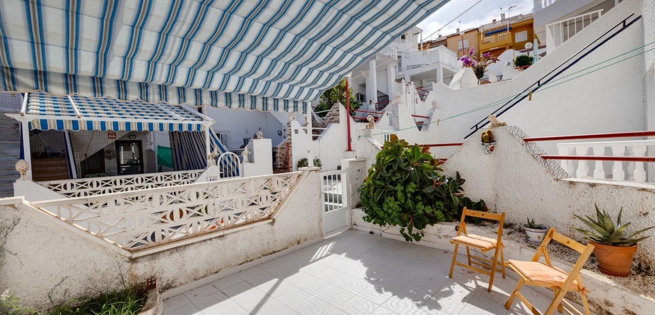 Sale - Bungalow -
Torrevieja - La Mata