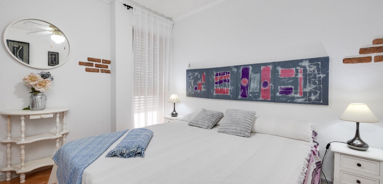 Sale - Bungalow -
Torrevieja - La Mata