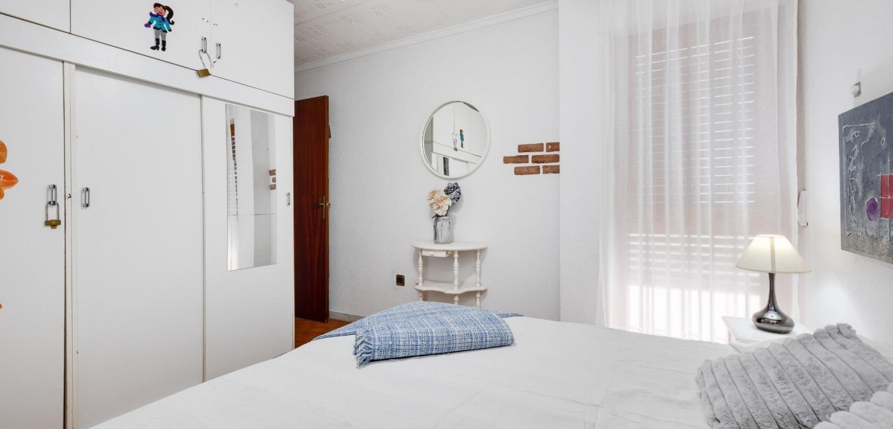 Sale - Bungalow -
Torrevieja - La Mata