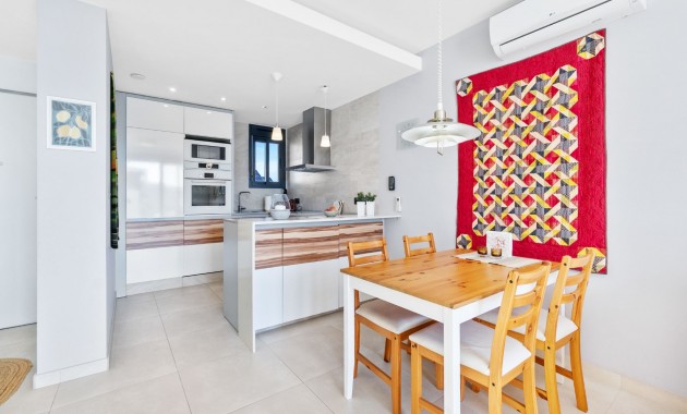 Sale - Apartment / flat -
Torrevieja - Punta Prima