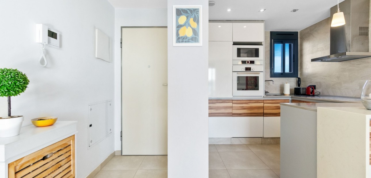 Sale - Apartment / flat -
Torrevieja - Punta Prima