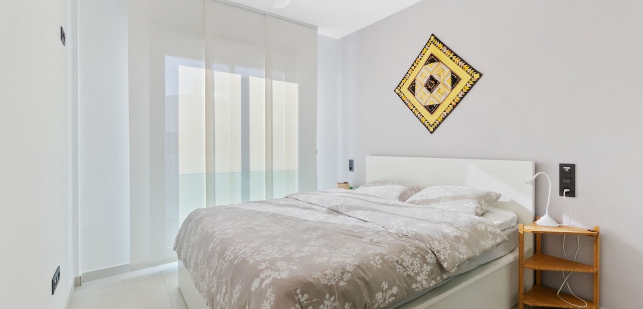 Sale - Apartment / flat -
Torrevieja - Punta Prima