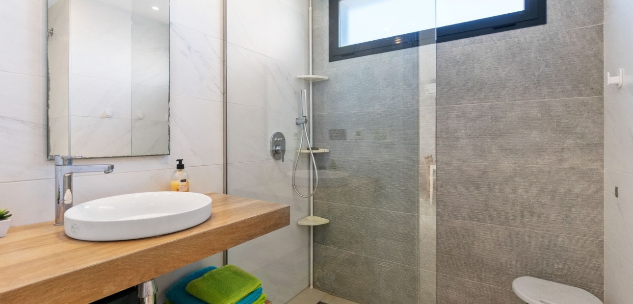 Sale - Apartment / flat -
Torrevieja - Punta Prima