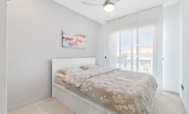 Sale - Apartment / flat -
Torrevieja - Punta Prima