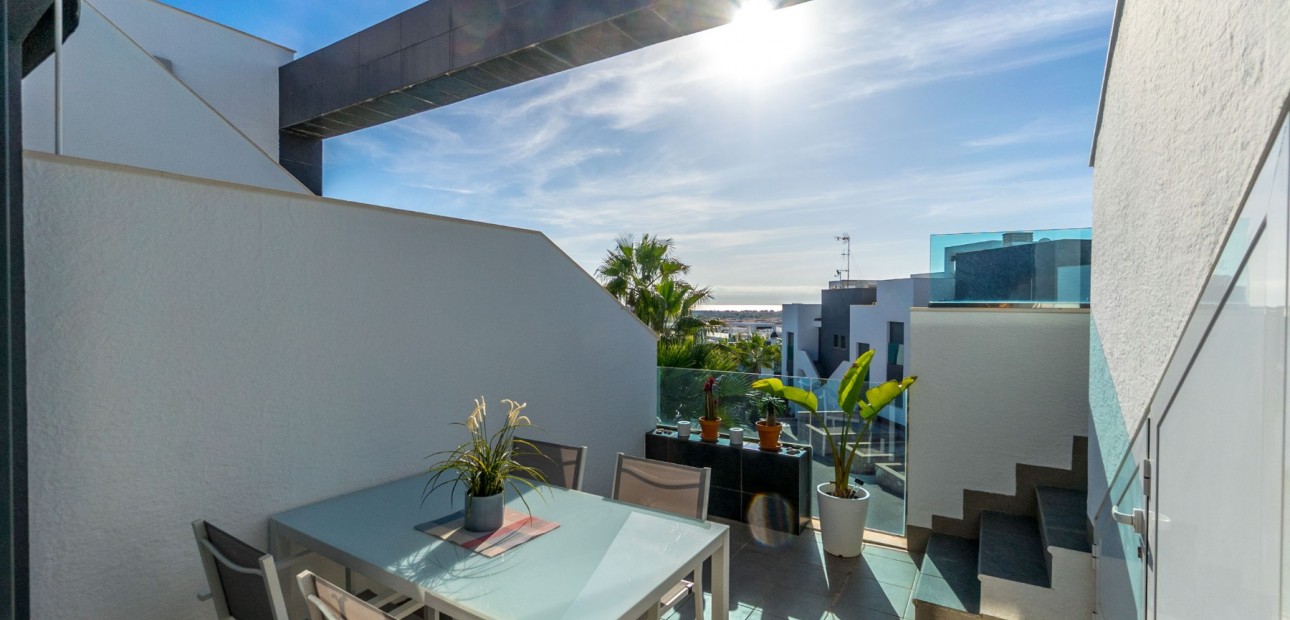 Sale - Apartment / flat -
Torrevieja - Punta Prima