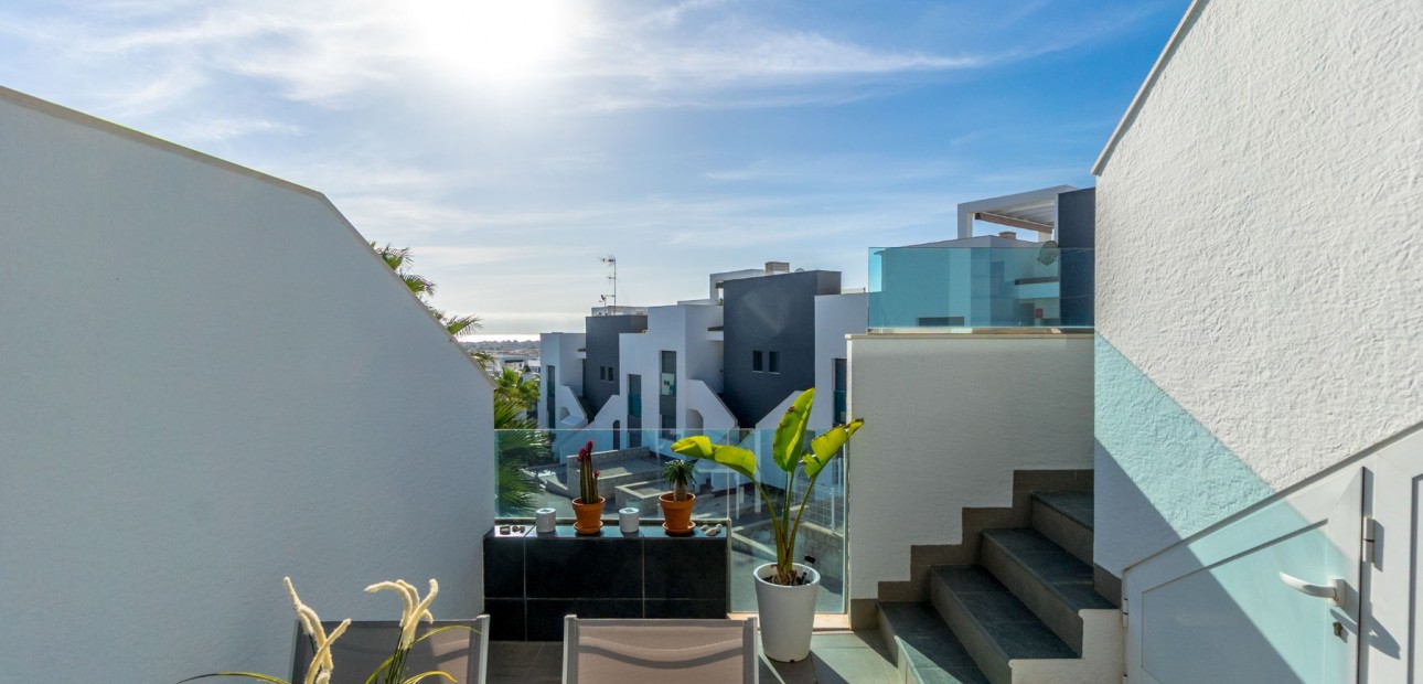 Sale - Apartment / flat -
Torrevieja - Punta Prima