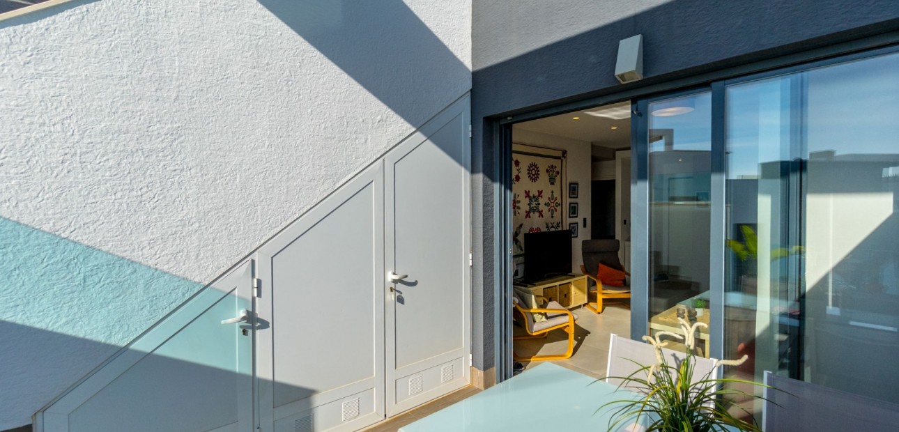 Sale - Apartment / flat -
Torrevieja - Punta Prima