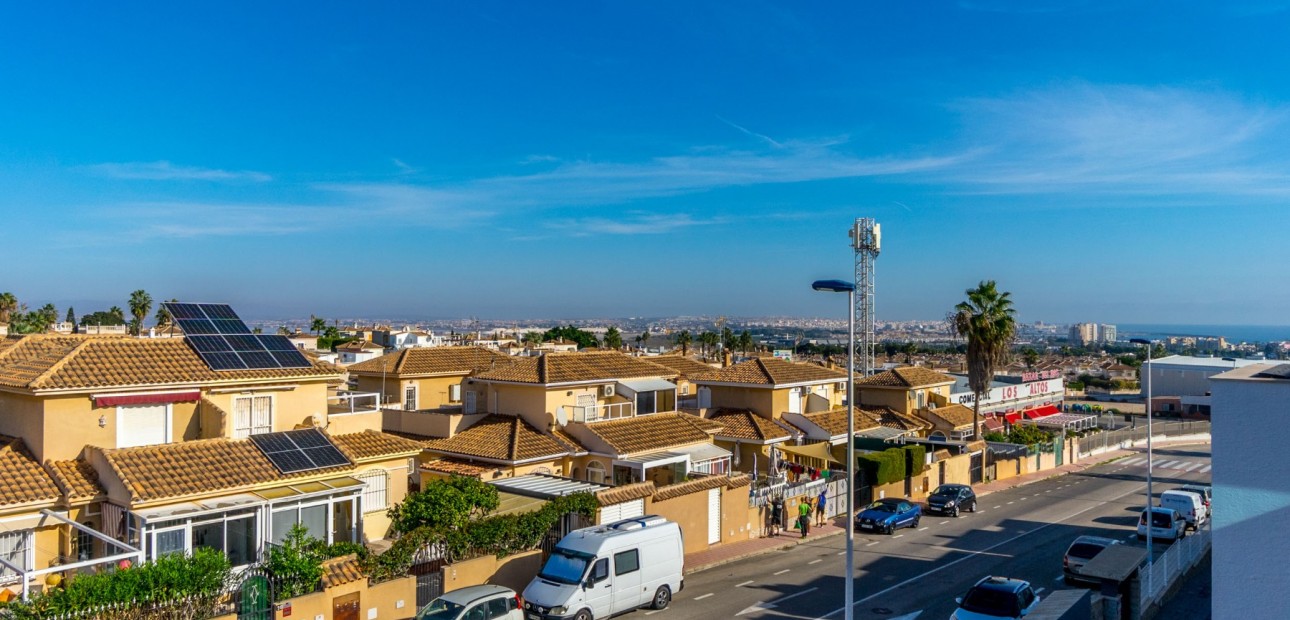 Sale - Apartment / flat -
Torrevieja - Punta Prima
