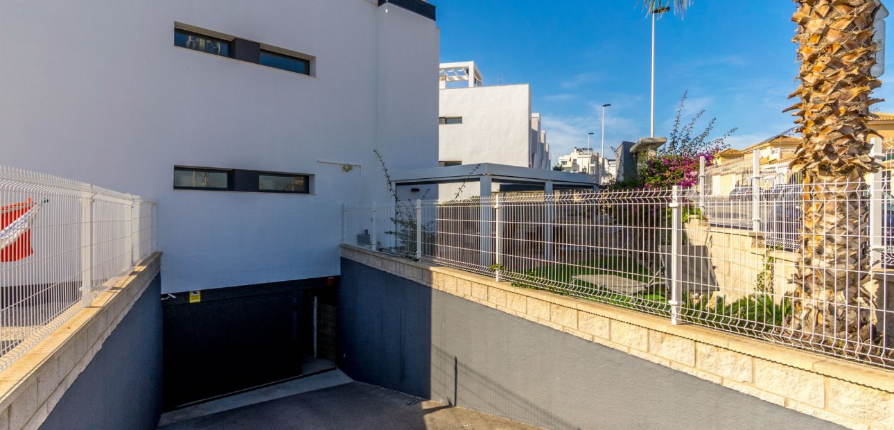 Sale - Apartment / flat -
Torrevieja - Punta Prima