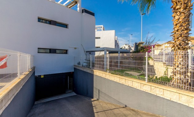 Sale - Apartment / flat -
Torrevieja - Punta Prima
