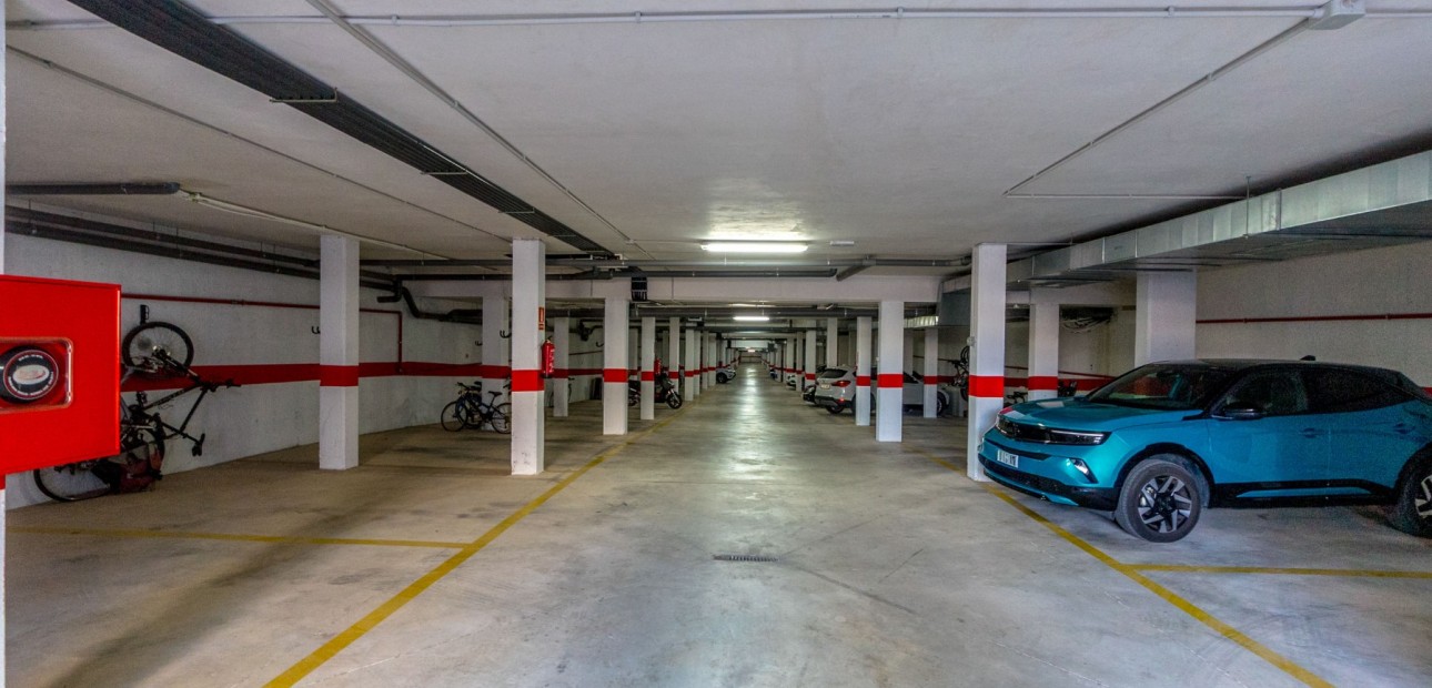 Sale - Apartment / flat -
Torrevieja - Punta Prima