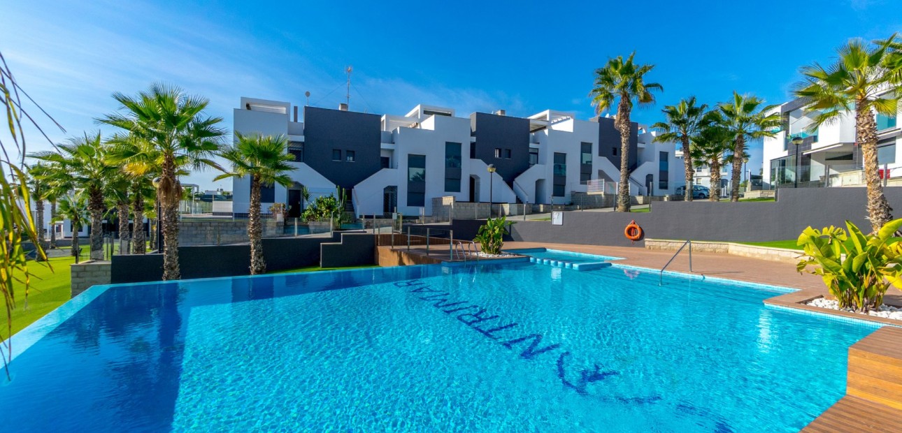 Sale - Apartment / flat -
Torrevieja - Punta Prima
