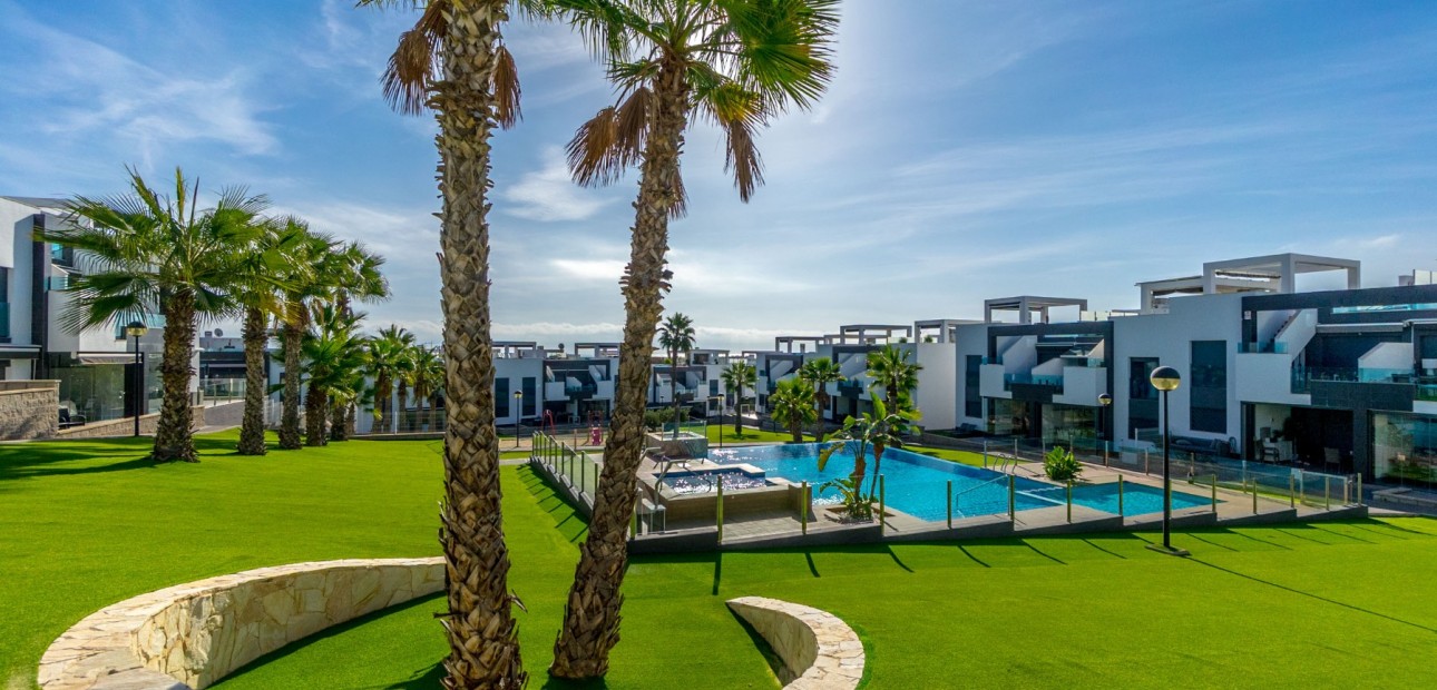 Sale - Apartment / flat -
Torrevieja - Punta Prima