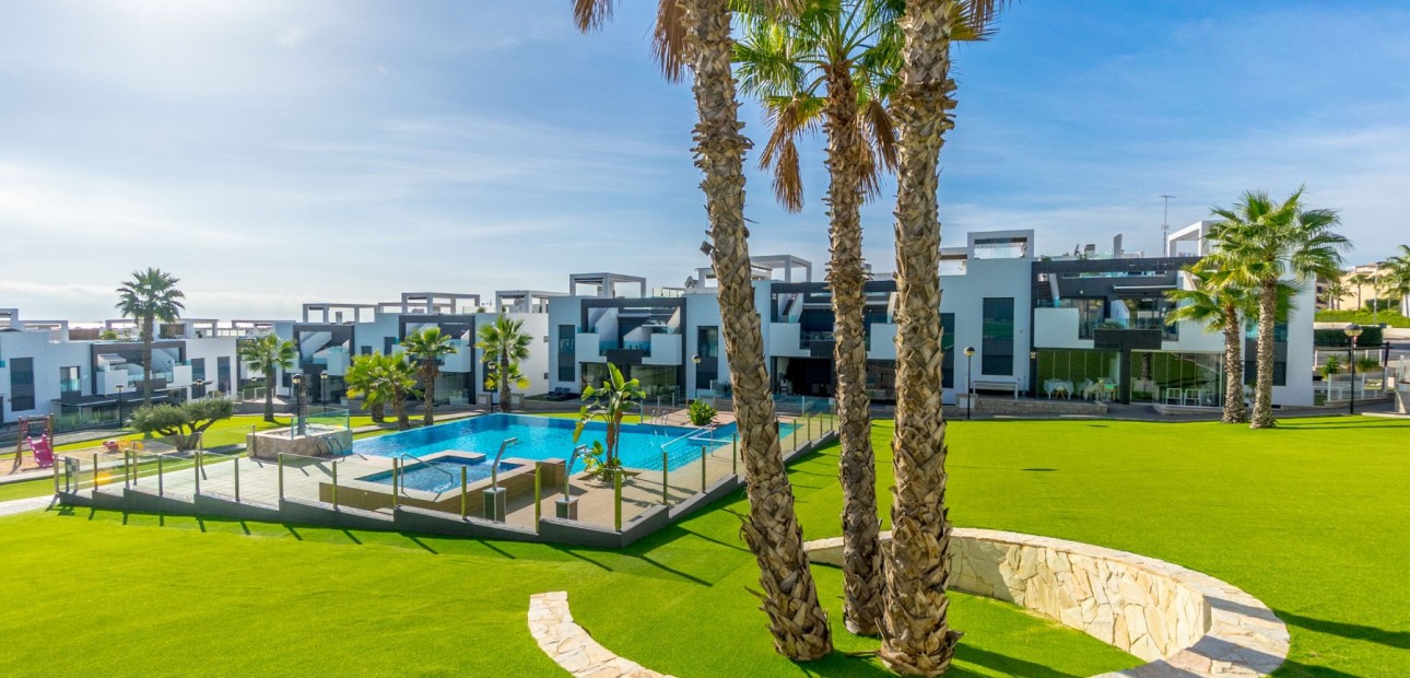 Sale - Apartment / flat -
Torrevieja - Punta Prima