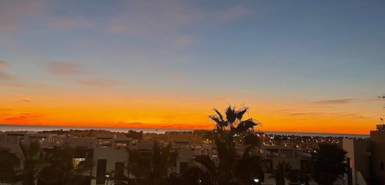 Sale - Apartment / flat -
Torrevieja - Punta Prima