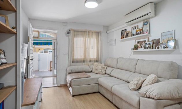 Sale - Townhouse -
Torrevieja - La Siesta