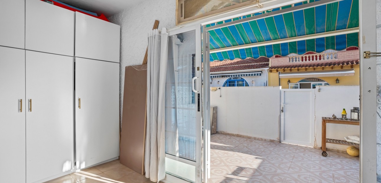 Sale - Townhouse -
Torrevieja - La Siesta