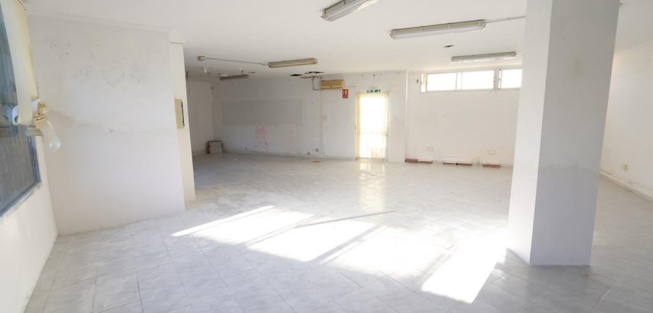 Venta - Commercial Unit -
Orihuela Costa - La Zenia