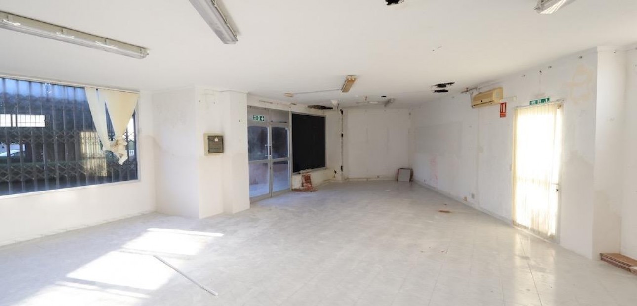 Venta - Commercial Unit -
Orihuela Costa - La Zenia