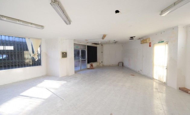 Venta - Commercial Unit -
Orihuela Costa - La Zenia