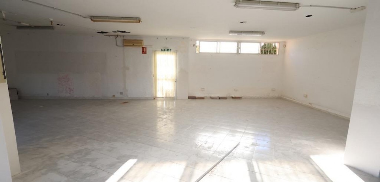 Venta - Commercial Unit -
Orihuela Costa - La Zenia