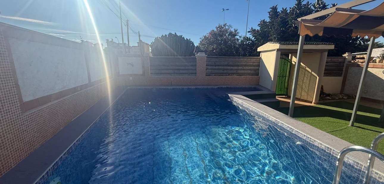 Sale - Villa -
Orihuela Costa - Playa Flamenca Norte