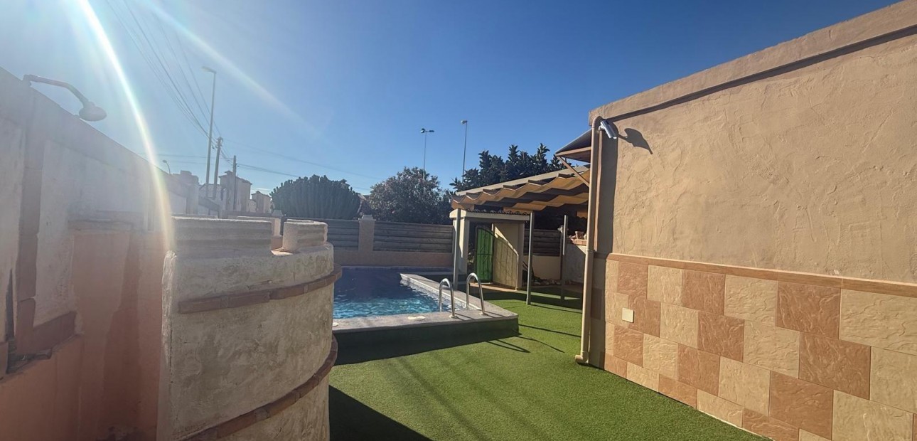 Sale - Villa -
Orihuela Costa - Playa Flamenca Norte