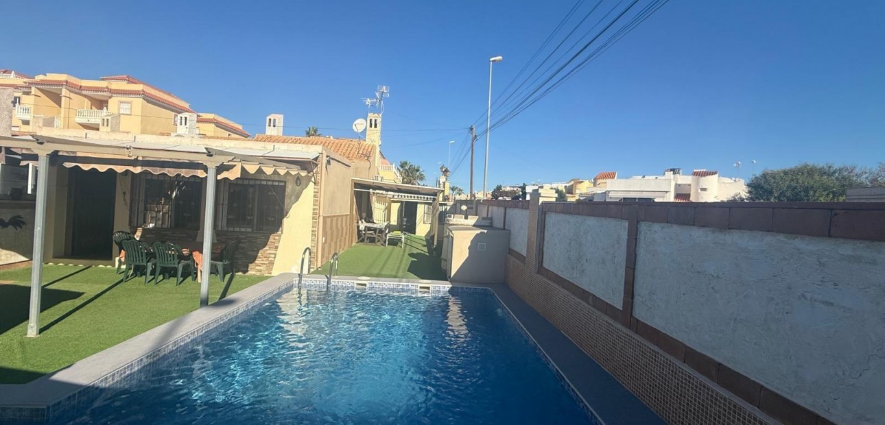 Sale - Villa -
Orihuela Costa - Playa Flamenca Norte