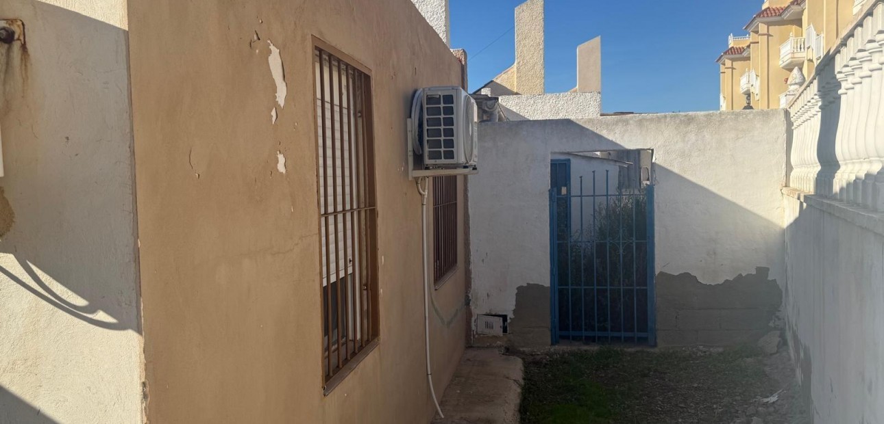 Sale - Villa -
Orihuela Costa - Playa Flamenca Norte