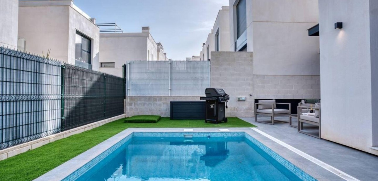 Venta - Semi -
Orihuela Costa - La Florida