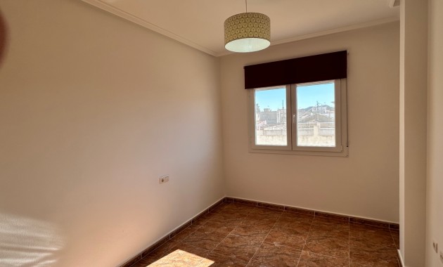 Venta - Apartamento / piso -
Jacarilla - pueblo