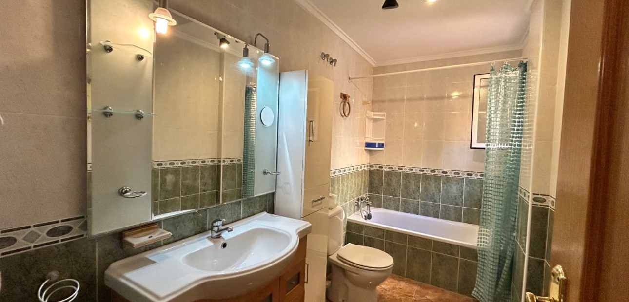 Venta - Apartamento / piso -
Jacarilla - pueblo