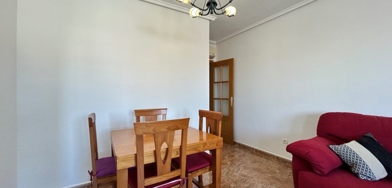 Venta - Apartamento / piso -
Jacarilla - pueblo