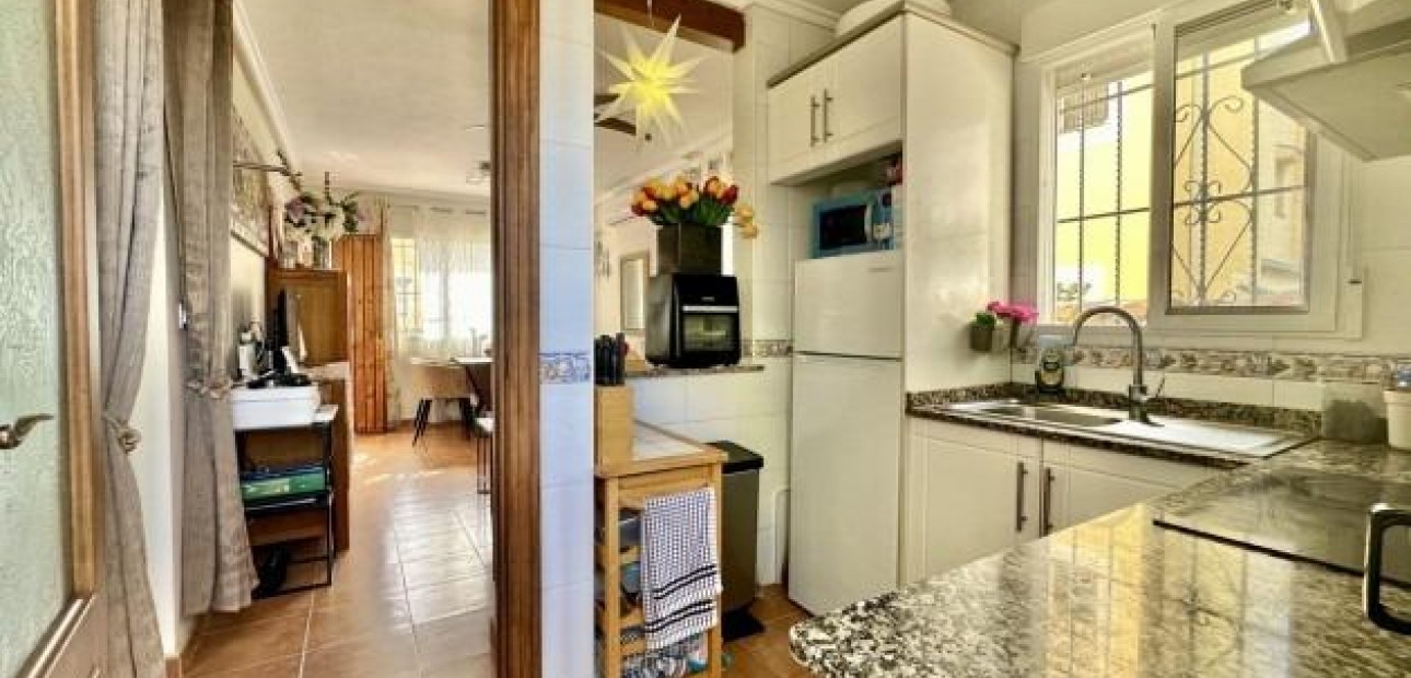 Sale - Terraced house -
Orihuela Costa - La Florida